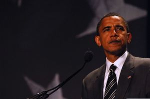 800px-Barack_Obama_addresses_LULAC_7-8-08